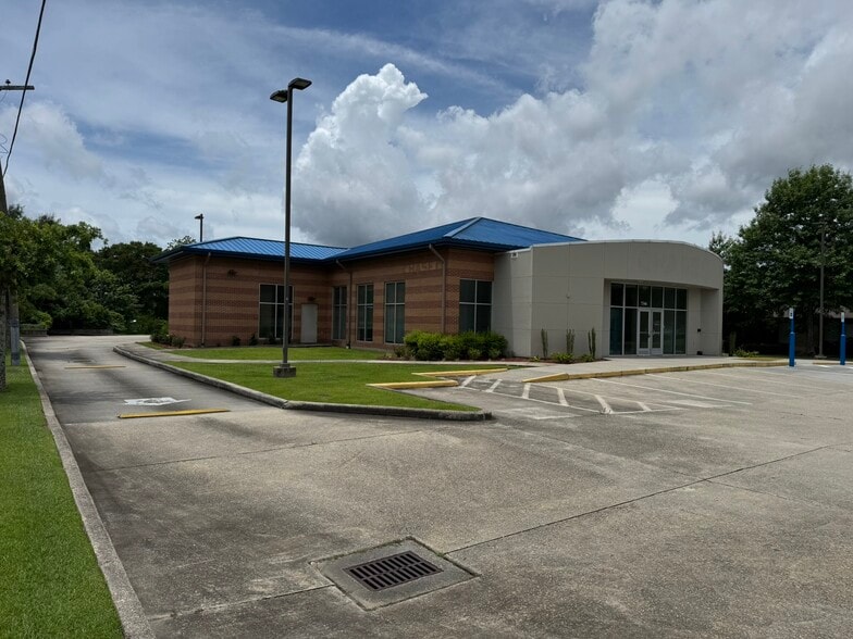More Photos Of 7346 Highland Rd, Baton Rouge Bank For Sale