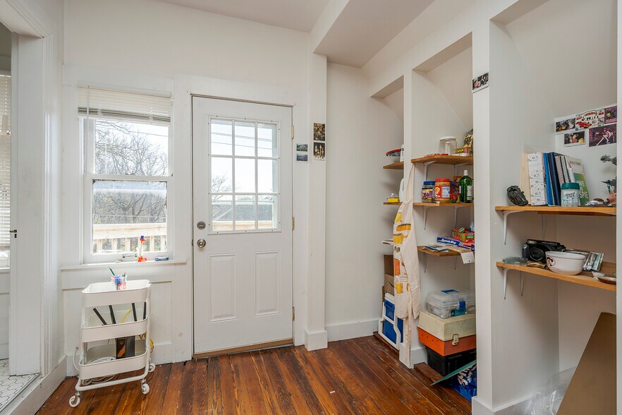 More Photos Of 199 E Loudon Ave, Lexington Office Residential For Sale