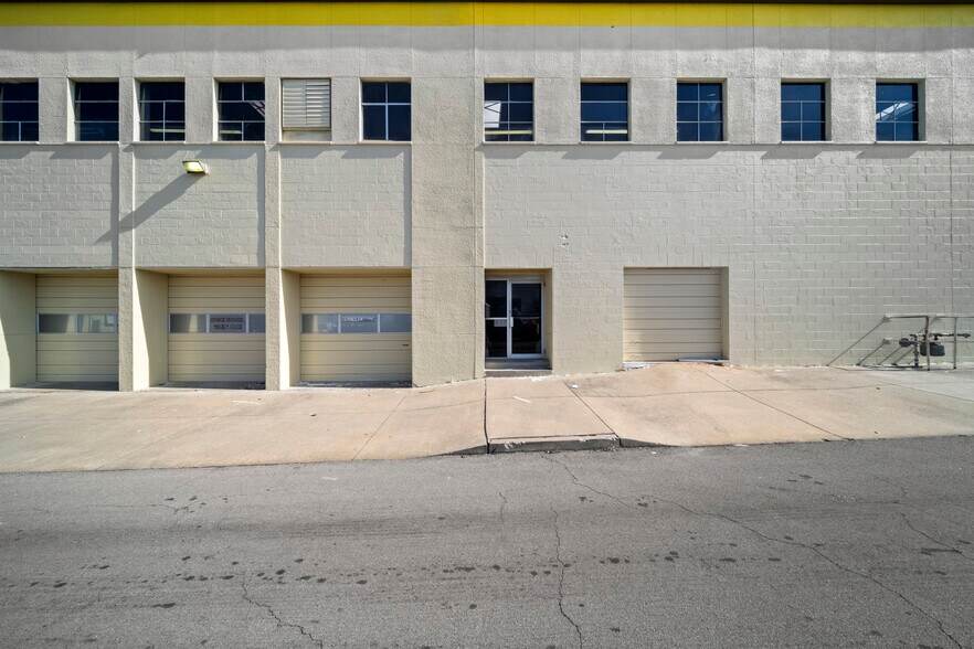 More Photos Of 2007-2015 E 11th St, Tulsa Auto Dealership For Sale