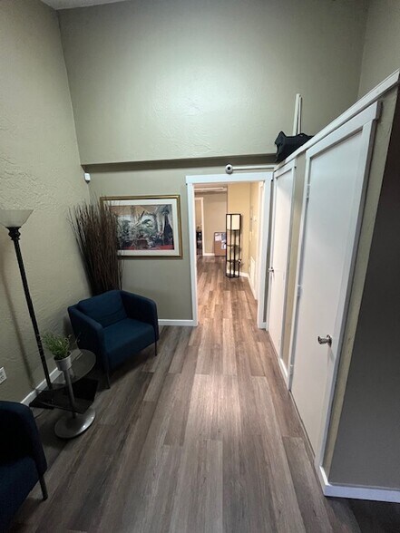 More Photos Of 5235 Ramsey Way, Fort Myers Office For Sale