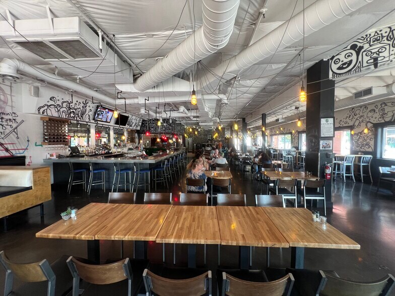 More Photos Of 4 E University Dr, Tempe Restaurant For Lease