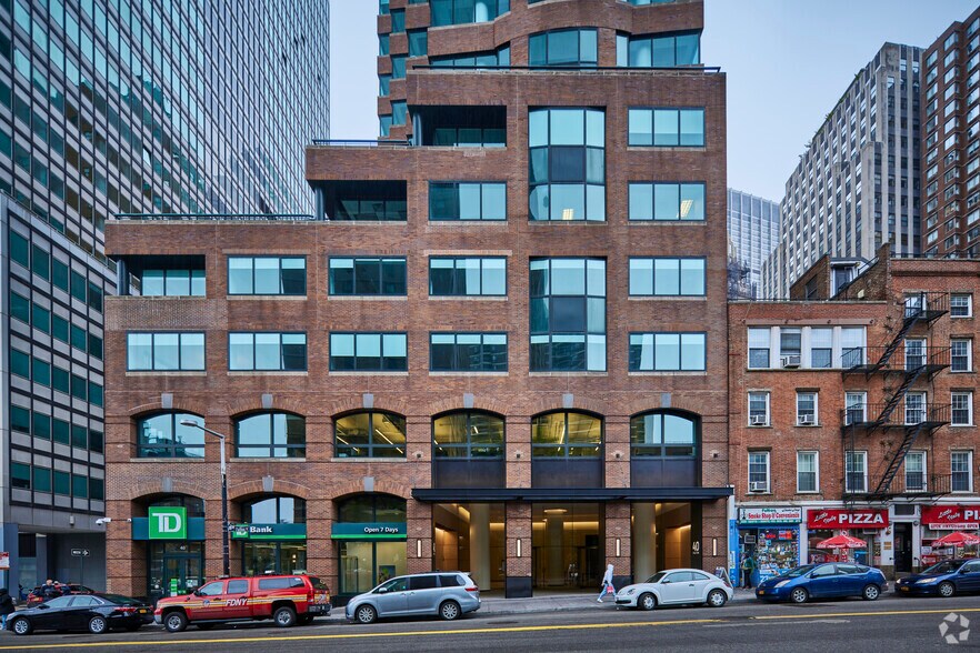 More Photos Of 40 Fulton St, New York Office For Lease