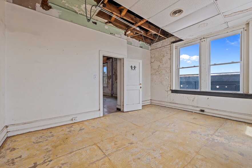 More Photos Of 220-222 S Scales St, Reidsville Storefront Retail Office For Sale