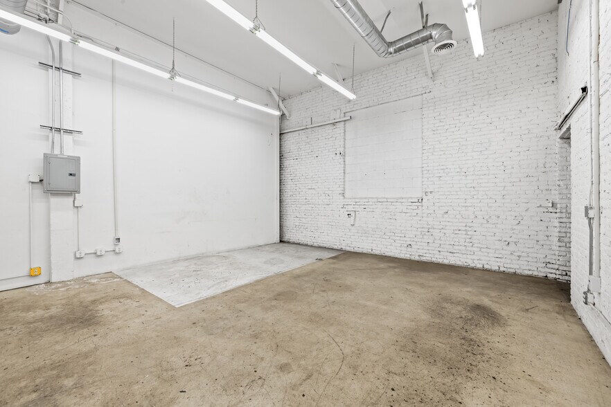 More Photos Of 1931 Bay St, Los Angeles Showroom For Lease