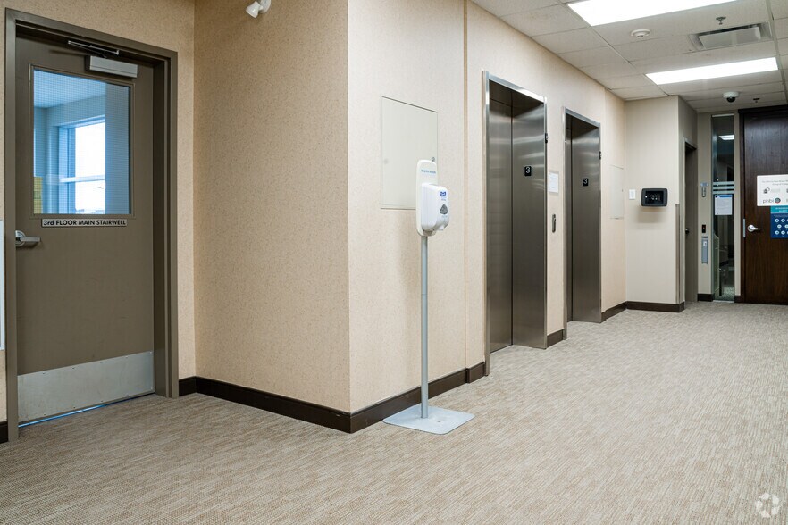 More Photos Of 30 Springborough Blvd SW, Calgary Office For Lease