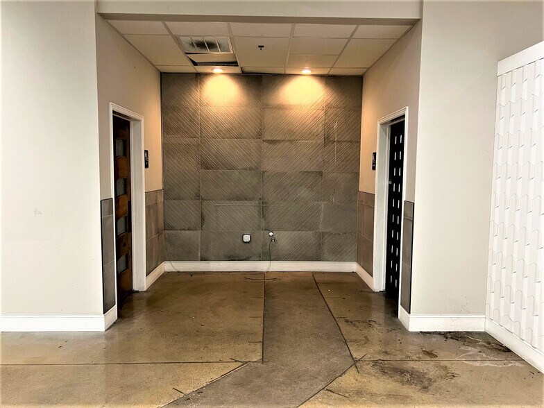 More Photos Of 419 S Lincoln St, Lowell Showroom For Lease