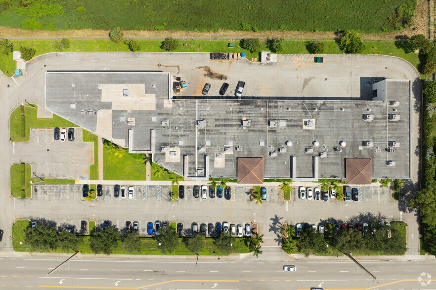 More Photos Of 7150 Seacrest Blvd, Lantana Showroom For Sale