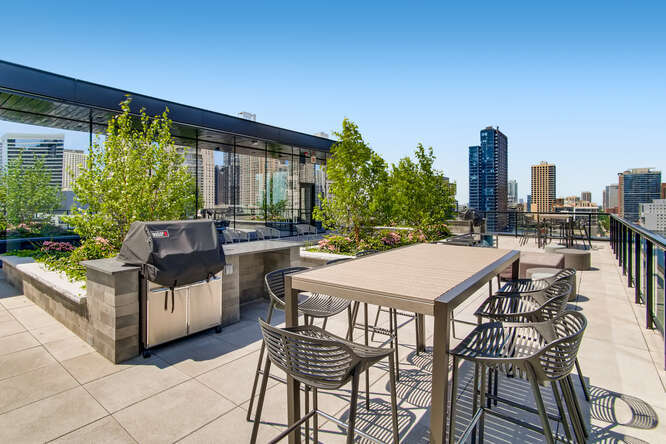 More Photos Of 448 N LaSalle Dr, Chicago Office For Lease