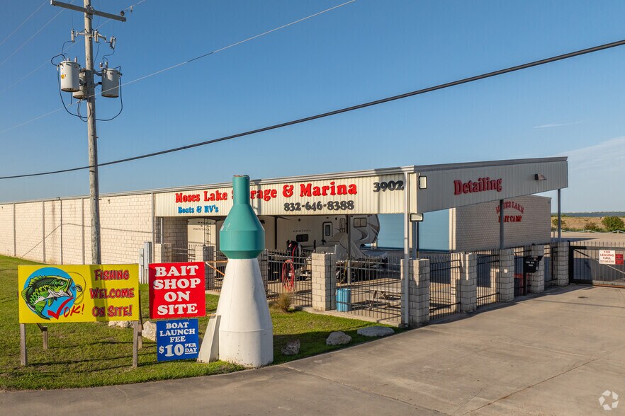 More Photos Of 3902 Highway 146 N, Texas City Marina For Sale