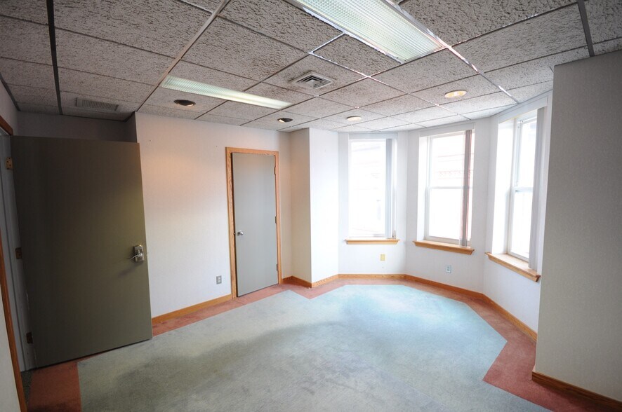 More Photos Of 33 Court St, New Britain Office For Lease