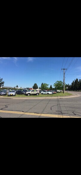 More Photos Of 2917 N Pacific Hwy, Woodburn Auto Dealership For Lease