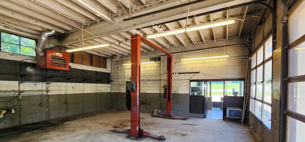 More Photos Of 4239 Boonsboro Rd, Lynchburg Service Station For Sale