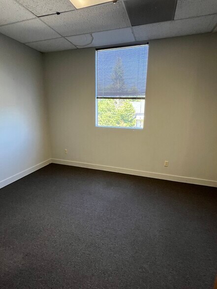 More Photos Of 9123 SE St Helens St, Clackamas Serviced Offices For Lease