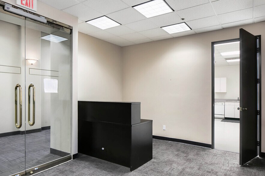 More Photos Of 601 E Tahquitz Canyon Way, Palm Springs Office For Sale