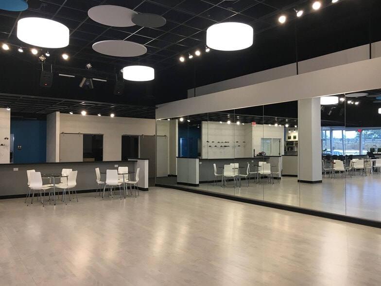 More Photos Of 2727 W Beltline Hwy, Madison Freestanding For Sale