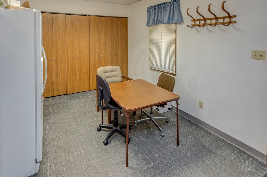 More Photos Of 607 E Lyons St, Marissa Medical For Sale