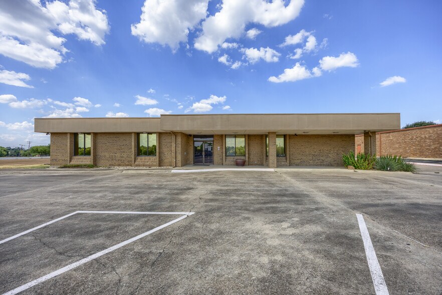 Primary Photo Of 8001 E R L Thornton Fwy, Dallas Office For Sale