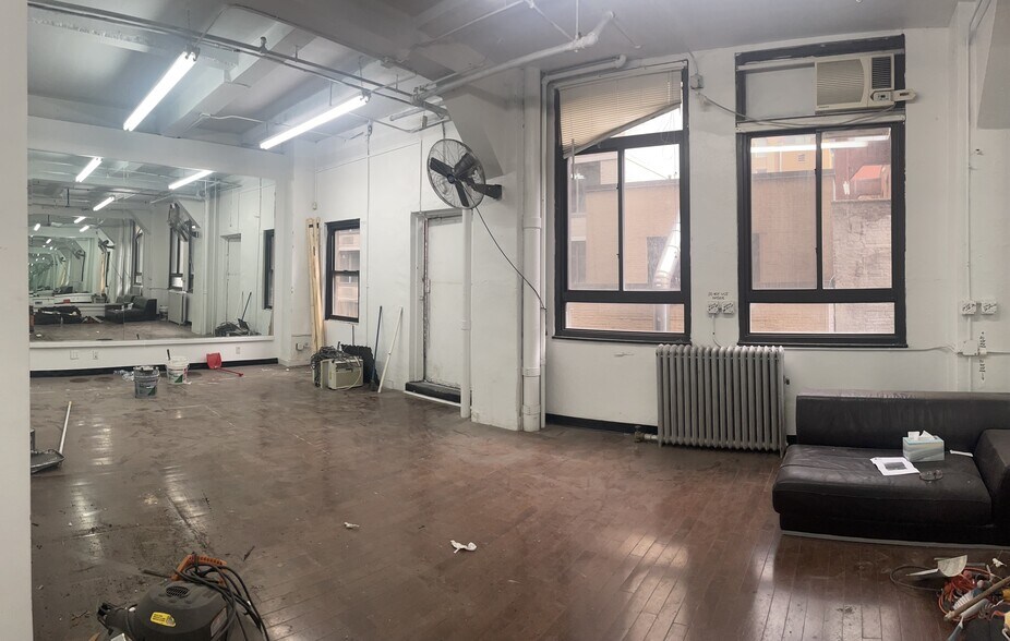 More Photos Of 344 W 38th St, New York Office For Lease