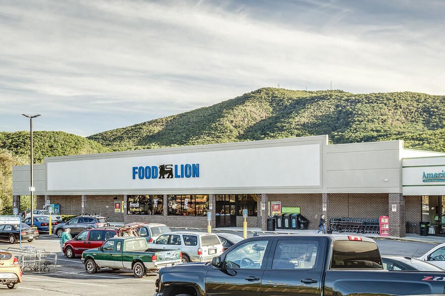 More Photos Of 1200 E Main St, Pulaski Storefront For Lease