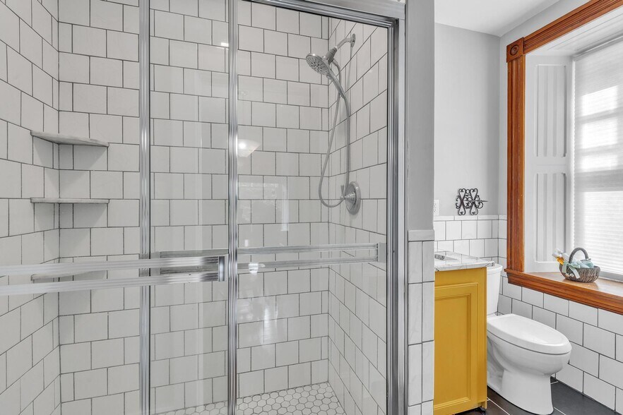 More Photos Of 277 W Baltimore Pike, Media Office For Sale