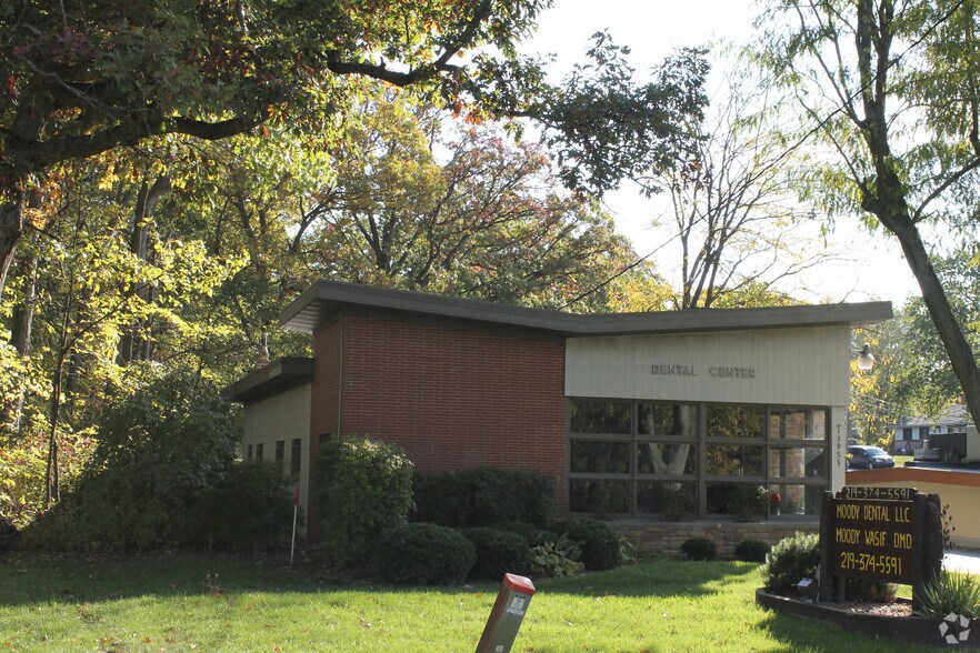 More Photos Of 13955 Morse St, Cedar Lake Medical For Lease