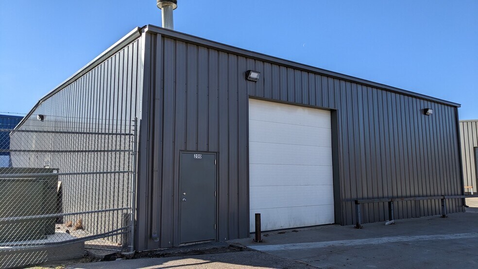 More Photos Of 339 N West St, Wichita Warehouse For Lease