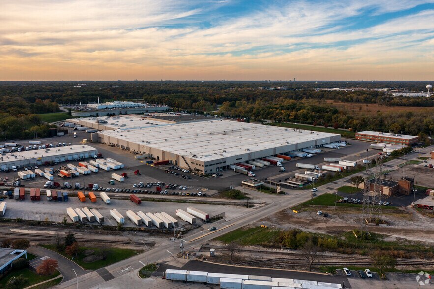 More Photos Of 6800 Santa Fe Dr, Hodgkins Warehouse For Lease