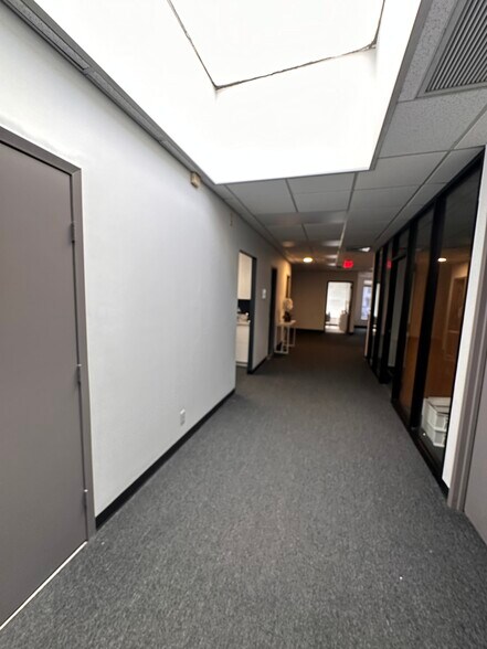 More Photos Of 1143-1147 47th Ave, Long Island City Showroom For Lease
