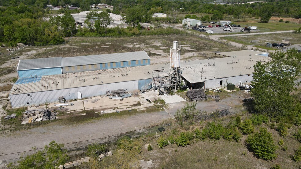 More Photos Of 611 Azalea Dr, Muskogee Warehouse For Sale