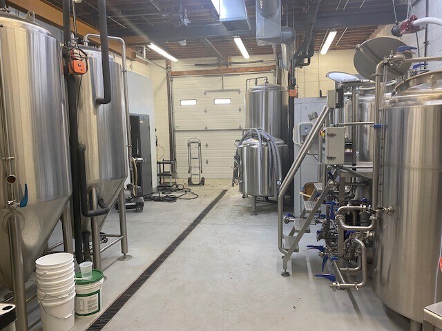 More Photos Of 7700 W Madison St, Forest Park Flex For Lease