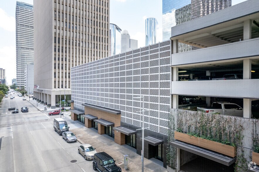 More Photos Of 811 Dallas St, Houston Office For Sale