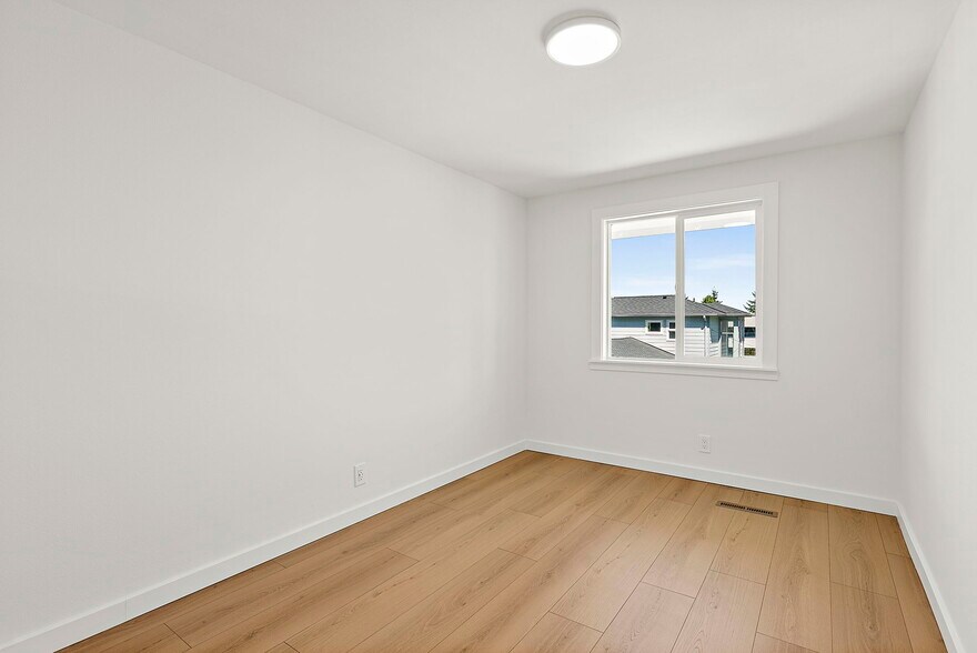 More Photos Of 1415 2nd St SE, Puyallup Assisted Living For Sale