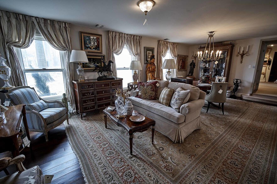 More Photos Of 584 State Rt 17, Ridgewood Office Residential For Lease