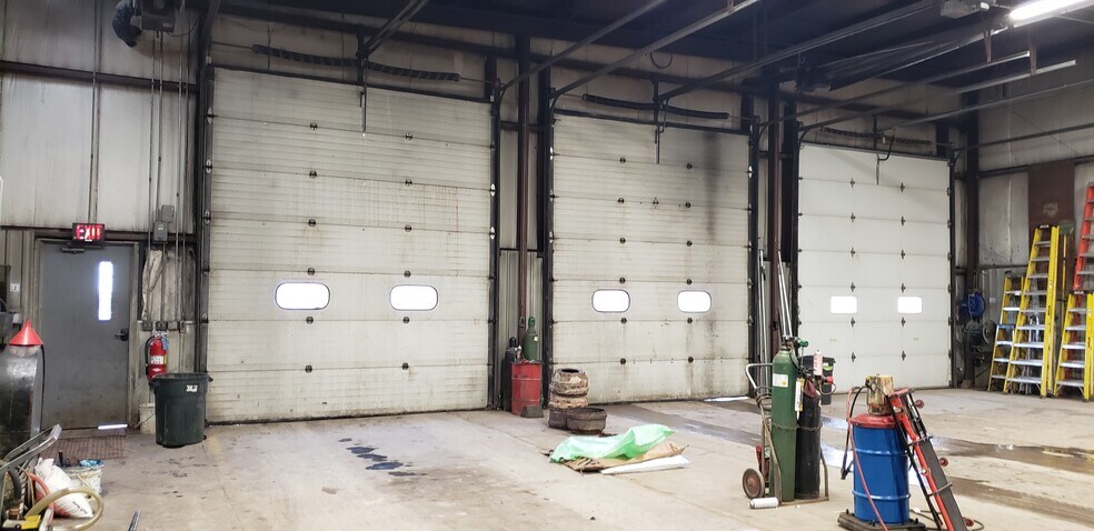 More Photos Of 1715 Dixie Rd, Neenah Industrial For Lease