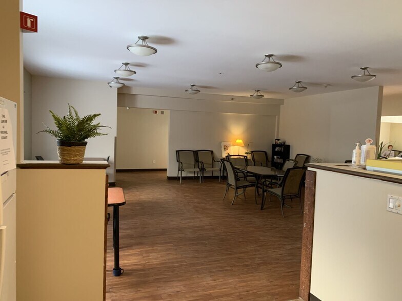 More Photos Of 11810 Av Du Bois-De-Boulogne, Montréal Assisted Living For Sale