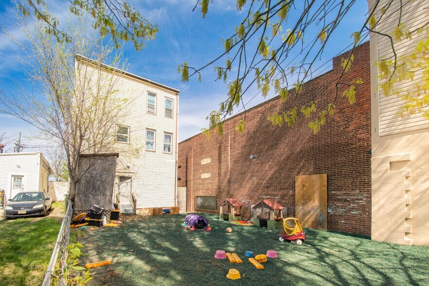 More Photos Of 23 Orange St, Bloomfield Apartments For Sale