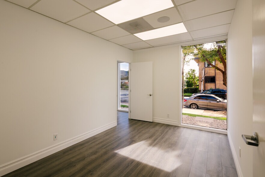 More Photos Of 2505 Canada Blvd, Glendale Office For Lease