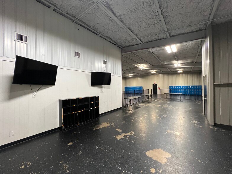 More Photos Of 11799 Mansfield Rd, Keithville Freestanding For Sale