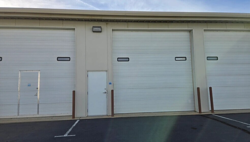 More Photos Of 3656 Stagecoach Rd, Longmont Warehouse For Sale