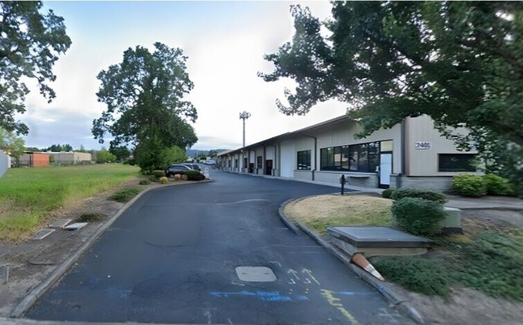 More Photos Of 2401 E Hancock St, Newberg Flex For Lease