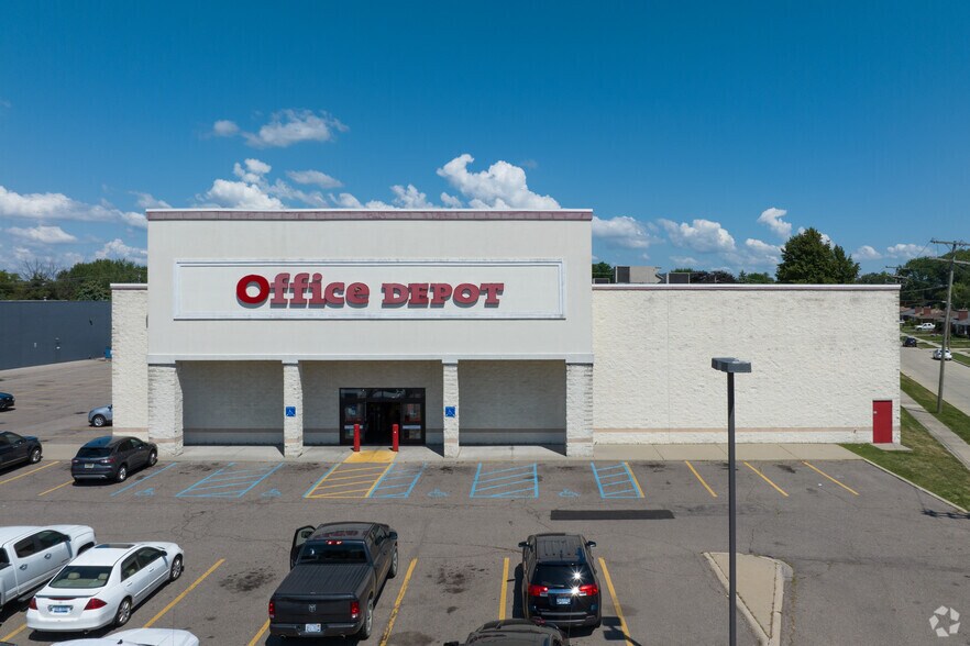 More Photos Of 19001 E Nine Mile, Eastpointe Freestanding For Lease