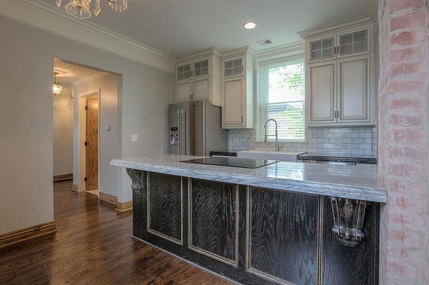 More Photos Of 1020 Pennsylvania Ave, Kansas City Specialty For Sale