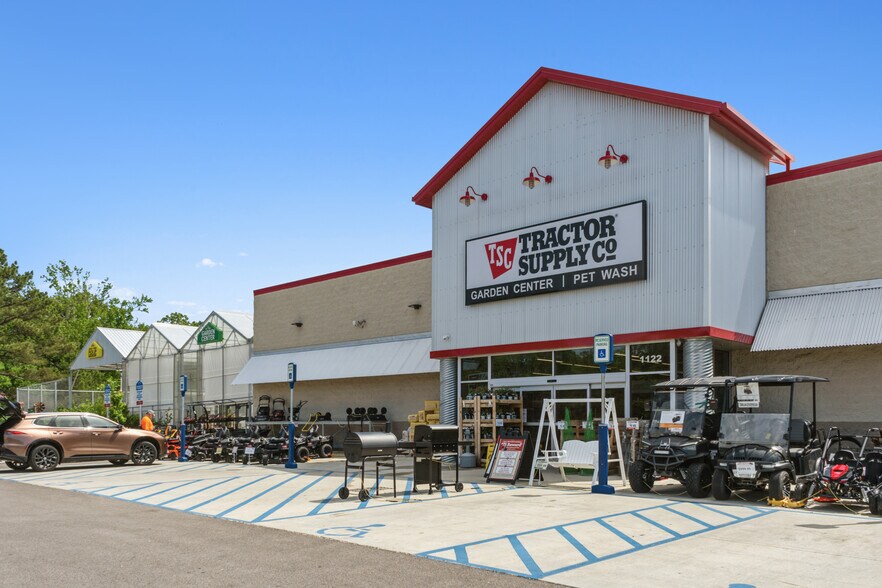 More Photos Of 1122 W Barnes Crossing Rd, Tupelo Freestanding For Sale