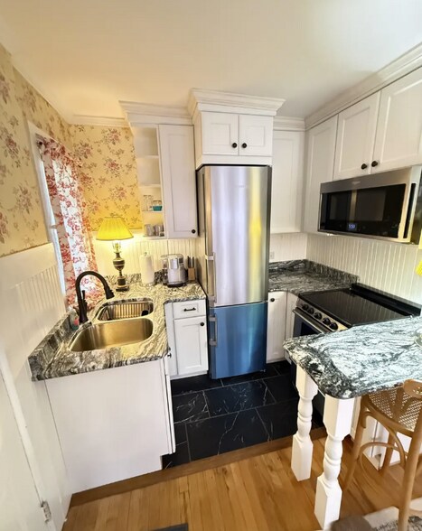 More Photos Of 1004 Park Ave, Galena Specialty For Sale