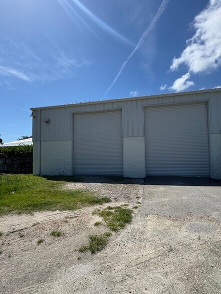 More Photos Of 2430 S Nova Rd, Daytona Beach Specialty For Lease