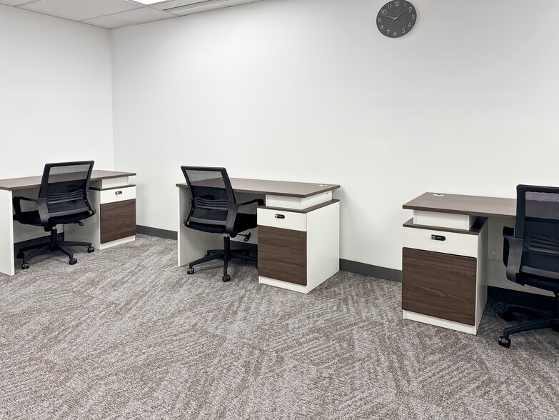 More Photos Of 5000 Cedar Plaza Pky, Saint Louis Coworking Space