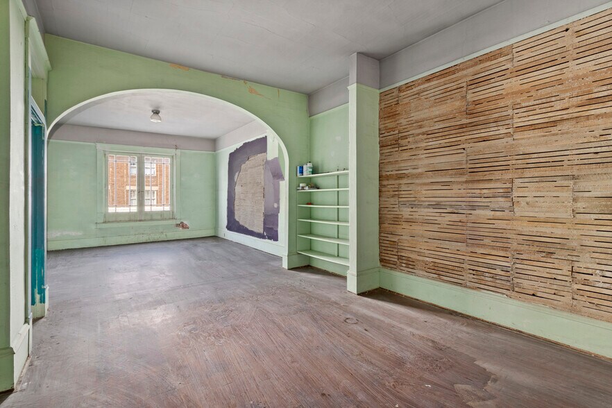 More Photos Of 1005 Main St, Buhl Storefront Retail Residential For Sale