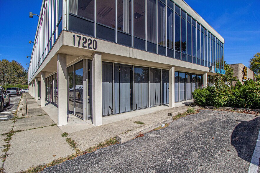 More Photos Of 17220 W 12 Mile Rd, Southfield Office For Sale