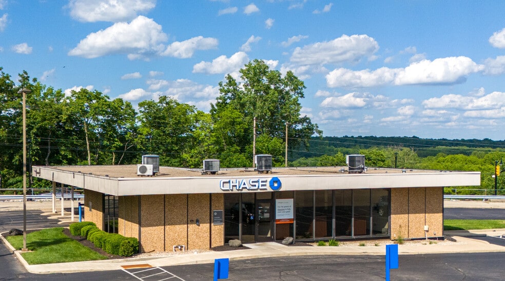 More Photos Of 602-606 Taywood Rd, Englewood Unknown For Lease