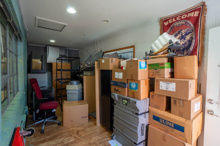 More Photos Of 2319 NE Glisan St, Portland Auto Dealership For Sale